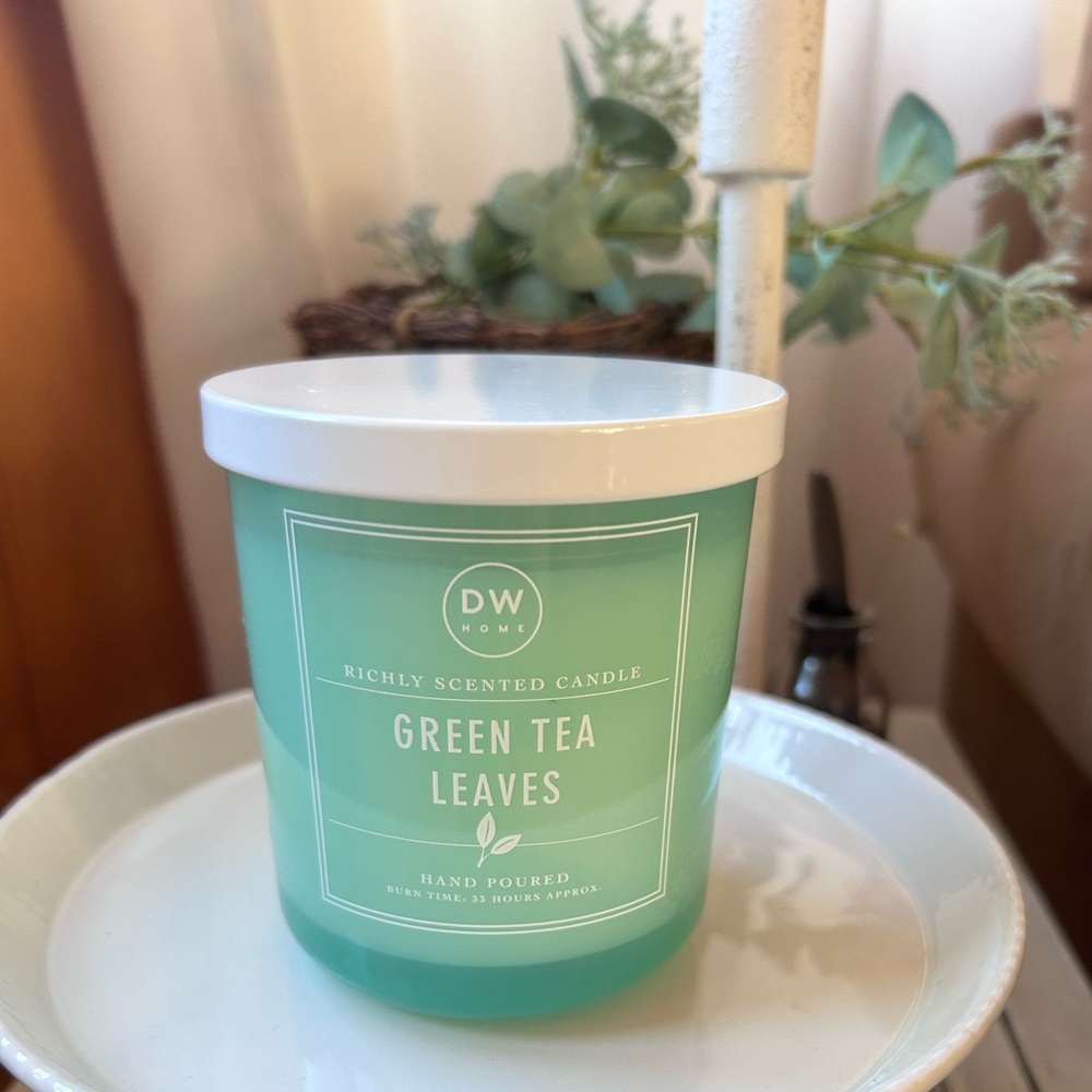 DW Home Green Tea Leaves Hand Poured Candle - NEW